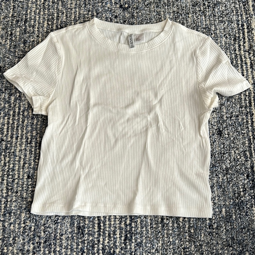 H&M cropped ribbed short sleeve shirt